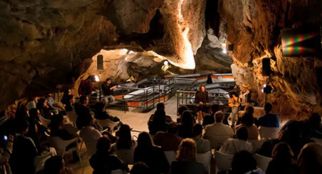 Coves de Sant Josep &ndash; R&iacute;o subterr&aacute;neo navegable