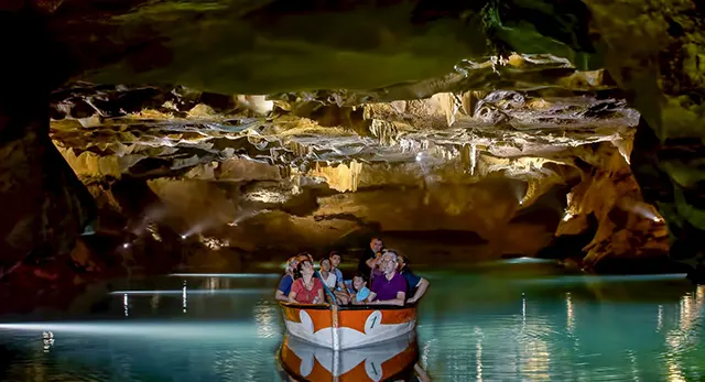 Interior de las Coves de Sant Josep &ndash; galer&iacute;a subterr&aacute;nea