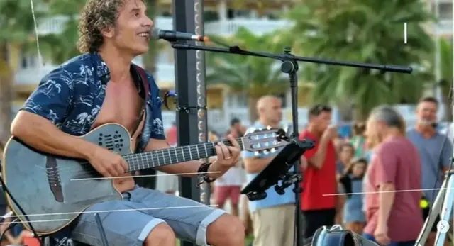 Gustavo Parad&iacute;s - M&uacute;sico solista de La Vall d'Uix&oacute;